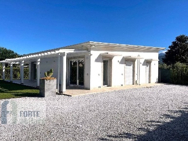 Foto Villa unifamiliare in Via Poveromo, Massa Ronchi - Poveromo di 136 m²