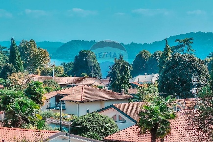 Foto Appartamento in VIA ROMA, Lesa Centro di 130 m² con 4 locali