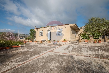 Foto Villa unifamiliare in Contrada Caldaia SS417, Caltagirone di 123 m²