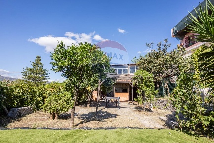 Foto Casa indipendente in via santa venera, Giardini-Naxos Centro di 140 m²