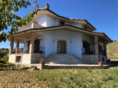Foto Villa singola in Via Pignotti, Sant'Omero Terrabianca di 280 m²