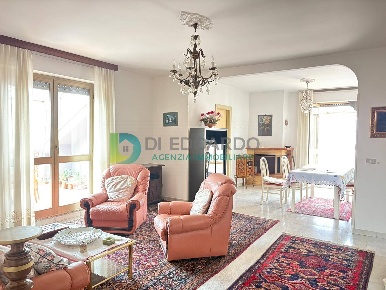 Foto Appartamento in Via Verona, Martinsicuro Centro di 160 m² con 8 locali