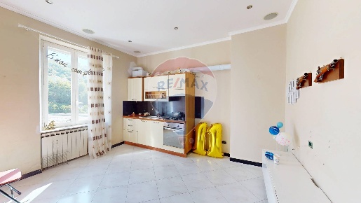 Foto Appartamento in Via Rivarolo, Genova Rivarolo di 64 m² con 3 locali