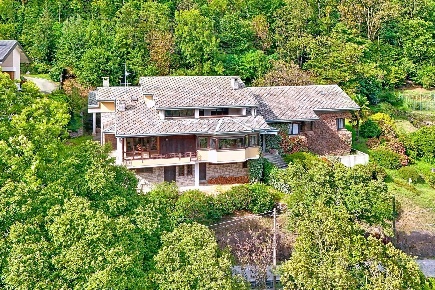 Foto Villa unifamiliare a Premosello-Chiovenda di 590 m² con 9 locali