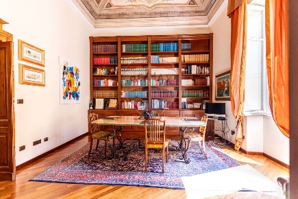 Foto Appartamento in Via Giuseppe Manno, Sassari Centro Storico di 323 m²