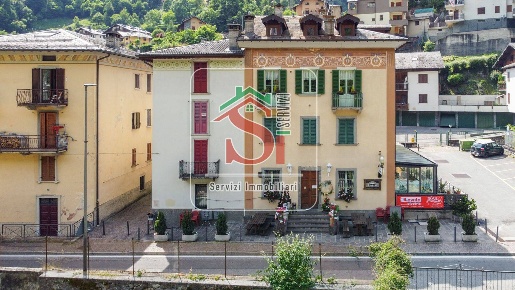 Foto Locale commerciale in VIA ROMA, Branzi Centro di 233 m² in vendita