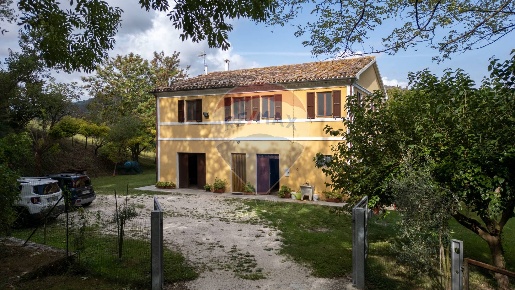 Foto Casa indipendente in Via Tufi, Maiolati Spontini di 240 m² in vendita