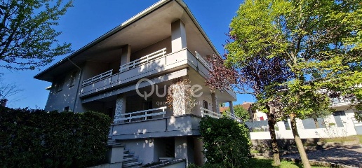 Foto Case semi ndipendenti in Via Angelo Angeli, Tarcento Centro di 375 m²