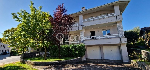 Foto Appartamento in Via Angelo Angeli, Tarcento Centro di 186 m²