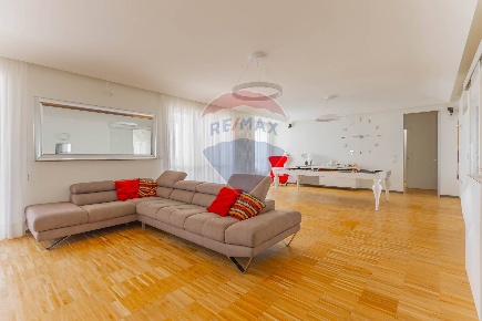 Foto Attico in Via Nazionale, Bari Palese di 359 m² con 7 locali in vendita