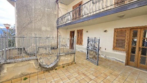 Foto Casa indipendente in via Sorbo, Montella di 195 m² con 6 locali