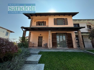 Foto Casa indipendente in Corso Cavour, Caresanablot di 140 m² con 4 locali