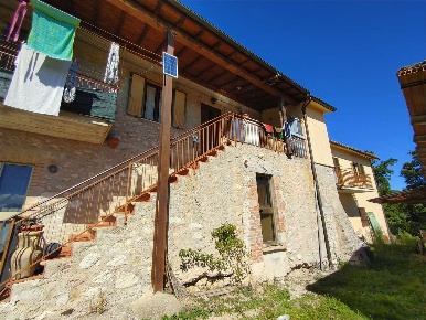 Foto Appartamento a Cerreto di Spoleto di 130 m² con 4 locali in vendita