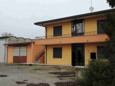 Foto Villa bifamiliare in Via Beccara, Maserà di Padova di 337 m² all'asta