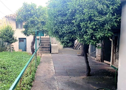 Foto Casa indipendente a Giarre di 235 m² con 6 locali in vendita