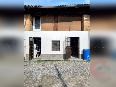 Foto Casale in via Cairoli, Magenta Centro di 74 m² con 2 locali in vendita