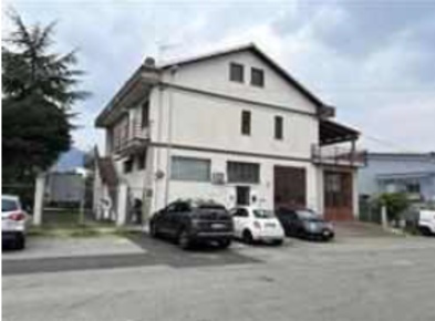 Foto Casa indipendente a Alpignano di 572 m² con 6 locali in vendita