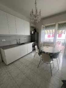 Foto Appartamento a Massa Marina di Massa Centro di 80 m² con 4 locali