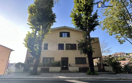 Foto Appartamento in Via Roma, Poggio Mirteto di 73 m² con 3 locali