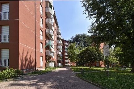 Foto Appartamento in Via Romualdo Bonfadini, Milano di 76 m² con 3 locali