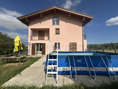 Foto Villa unifamiliare in Via Santa Lucia, Campli di 390 m² con 10 locali
