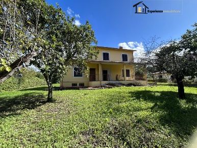 Foto Villa unifamiliare in Vocabolo Rionasso, Cantalupo in Sabina di 250 m²