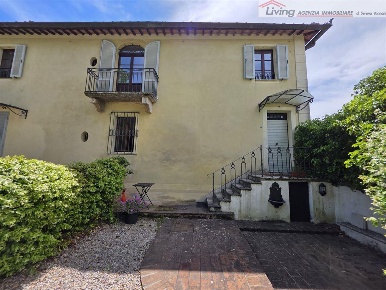 Foto Case semi ndipendenti a Siena di 150 m² con 6 locali in vendita