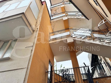 Foto Appartamento in Vico Luigi Piscopo 36, Arzano di 129 m² con 4 locali