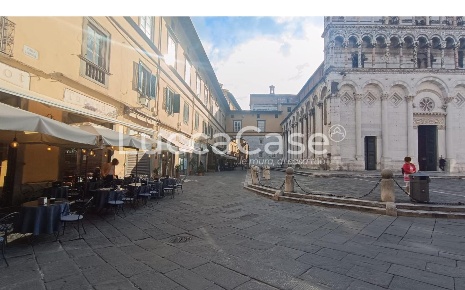 Foto Locale commerciale a Lucca Piazza Napoleone - San Michele di 100 m²