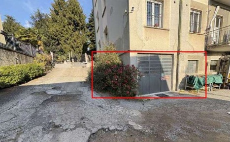 Foto Magazzino in Via Como 42, Erba Centro di 100 m² con 1 locali