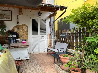 Foto Villa bifamiliare in VIA TURATI, Lonigo Centro di 231 m² con 10 locali