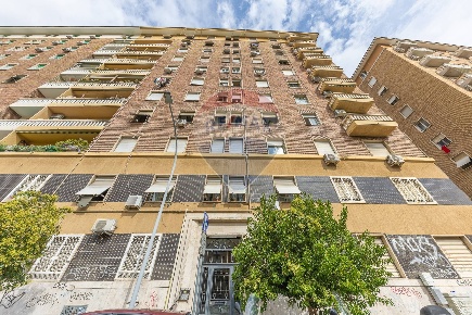 Foto Appartamento in Via Ivrea, Roma Re di Roma di 90 m² con 4 locali