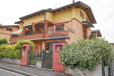 Foto Appartamento in VIA PADRE VIRGILIO GIUPPONI, Urgnano Centro di 150 m²