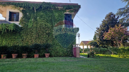 Foto Rustico in via Fravita, Albanella di 1000 m² con 20 locali in vendita