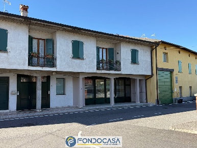 Foto Locale commerciale a Cazzago San Martino Cazzago San Martino Calino