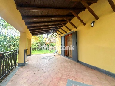 Foto Villa singola in Via Dei Cugini, Ragalna di 190 m² con 8 locali