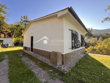 Foto Casa indipendente a Calci Centro di 90 m² con 4 locali in vendita