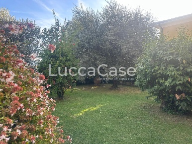Foto Villa unifamiliare a Lucca San Pietro a Vico - San Cassiano di 160 m²