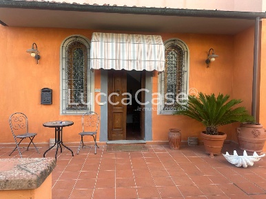 Foto Villa unifamiliare a Lucca San Pietro a Vico - San Cassiano di 160 m²