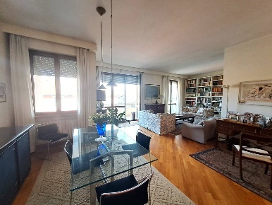 Foto Appartamento a Viareggio Lungomare di 110 m² con 4 locali in affitto