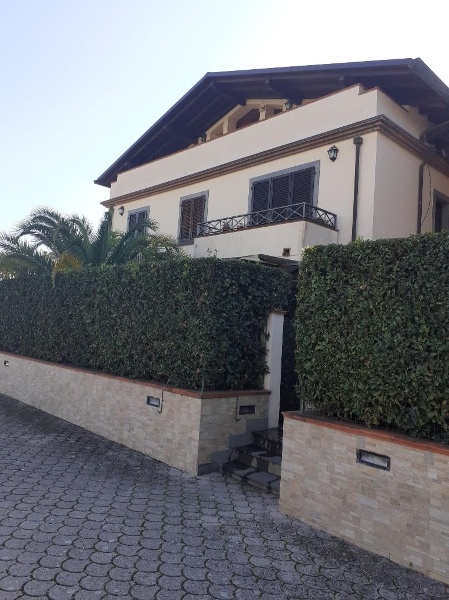 appartamento in vendita a Massa in zona Centro Storico