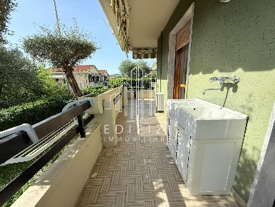 Foto Appartamento a Massa Centro di 80 m² con 5 locali in vendita