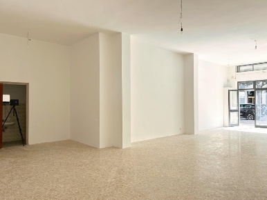 Foto Locale commerciale a Lecce Ariosto di 102 m² con 1 locali in vendita