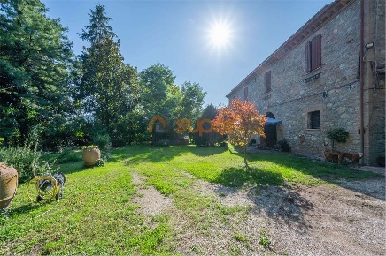 Foto Villa unifamiliare in Strada Ponte Pattoli Resina, Perugia di 212 m²
