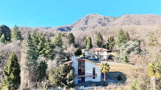 Foto Villa unifamiliare in via dei mille 5, Casalzuigno Centro di 311 m²