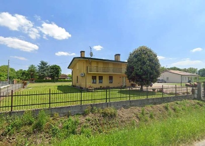 Foto Appartamento in Via Bolzonari, Tribano di 160 m² con 6 locali