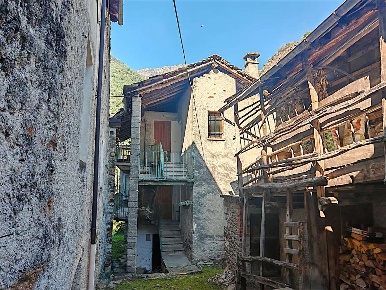 Foto Casa indipendente in località Remondin, Perloz di 97 m² con 5 locali