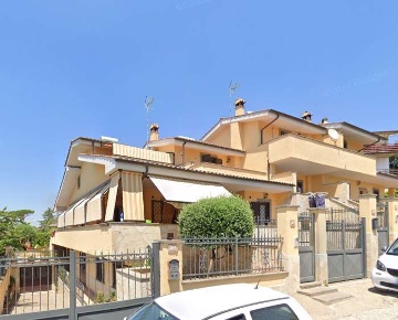 Foto Appartamento in Via Castelbelforte, Roma Valle Muricana di 62 m²
