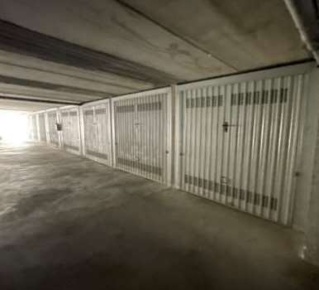 Foto Box in Via San Francesco d'Assisi, Giussano Centro di 17 m² in vendita