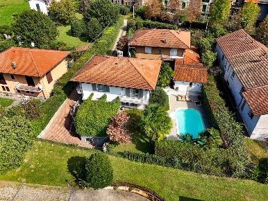 Foto Villa unifamiliare in Via Madonnina 25, Sesto Calende Centro di 250 m²